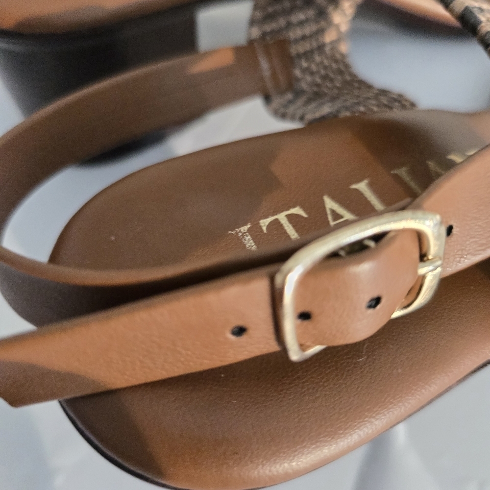 Italian Shoemakers Brown Sandals with Woven Strap - Picture 11 of 12